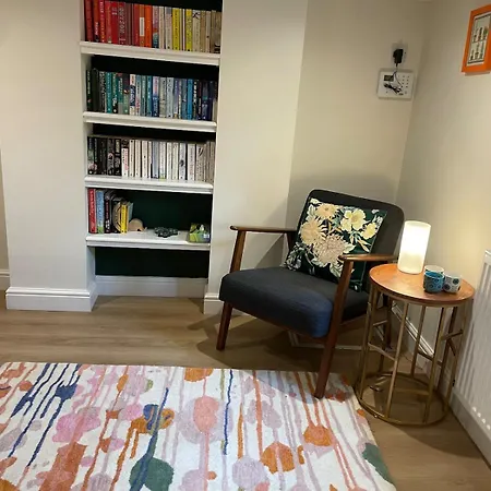 A Lovely 2 Bedded Terrace House Dom wakacyjny *