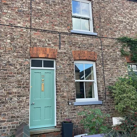 A Lovely 2 Bedded Terrace House York