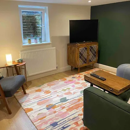 A Lovely 2 Bedded Terrace House *