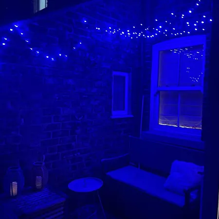 A Lovely 2 Bedded Terrace House 约克