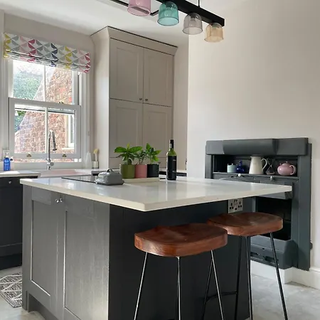 A Lovely 2 Bedded Terrace House Feriehus York