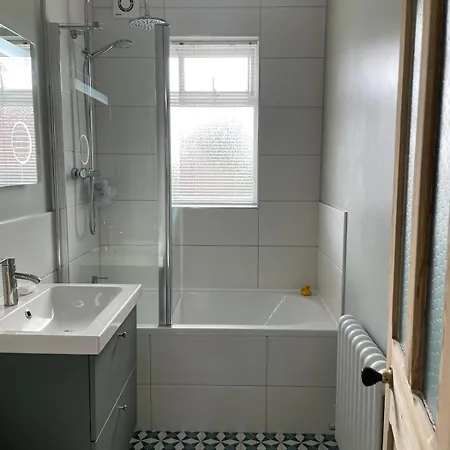 A Lovely 2 Bedded Terrace House * 约克