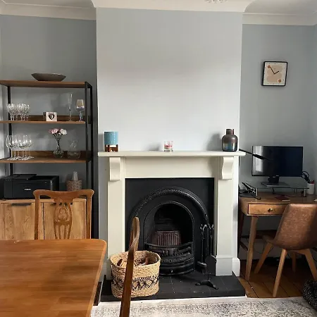 A Lovely 2 Bedded Terrace House * York