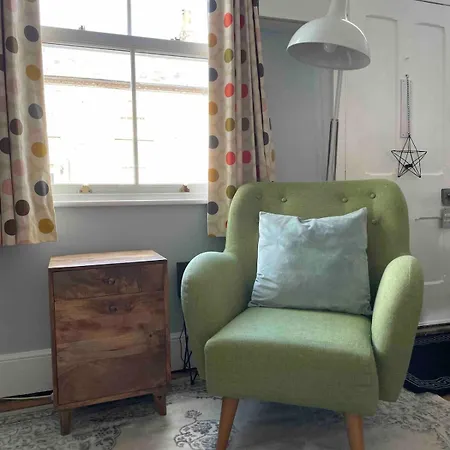 A Lovely 2 Bedded Terrace House Holiday home *