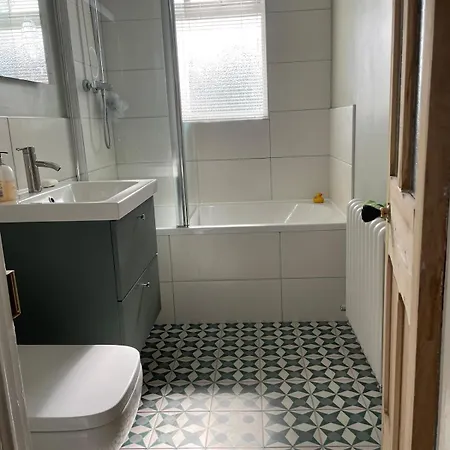 A Lovely 2 Bedded Terrace House * York